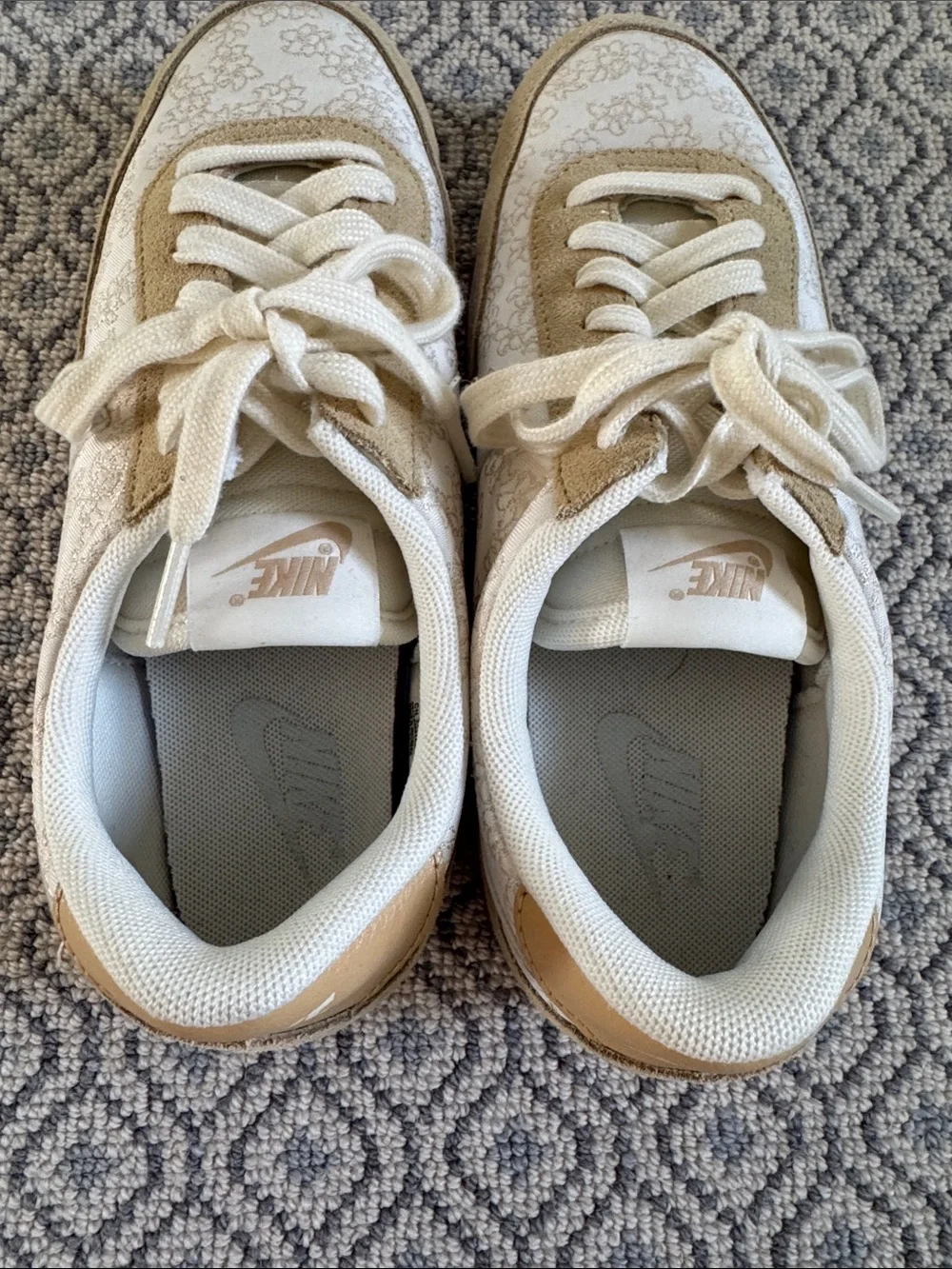 Nike lightweight women’s
